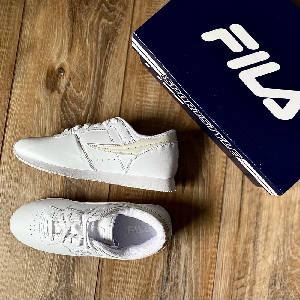 NEW in box ~ FILA Women’s White Machu Casual Walking Shoes Size 7.5